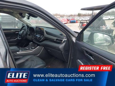 Used 2020 Toyota Highlander Limited image 9