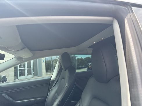 Used 2018 Tesla Model 3 Mid Range RWD image 6