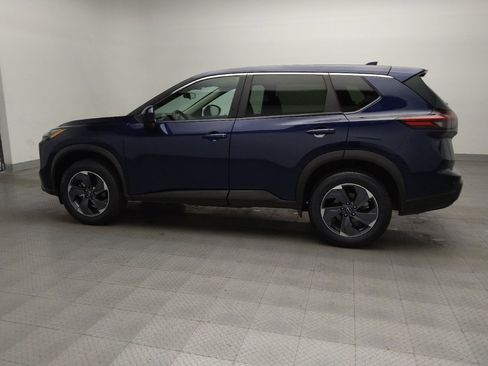 Used 2024 Nissan Rogue SV image 2