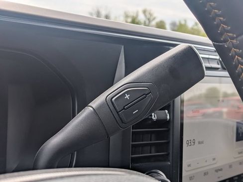 Used 2023 Ford F250 Platinum AWD/4WD image 12