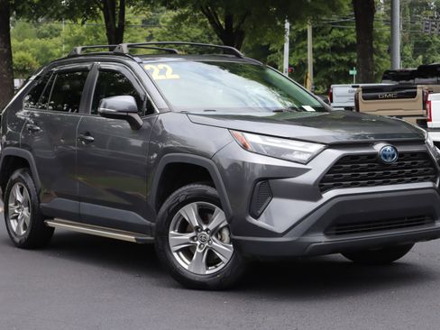 Used 2022 Toyota RAV4 XLE w/ Convenience Package AWD/4WD image 2