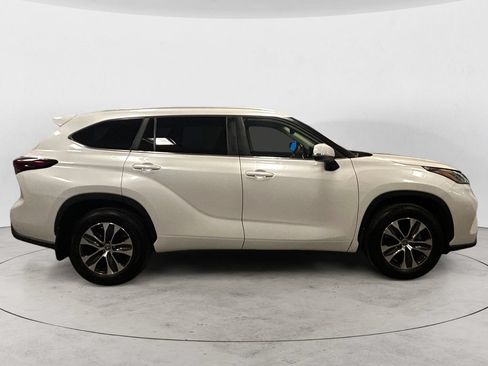 Used 2026 Toyota Highlander XLE AWD/4WD image 6