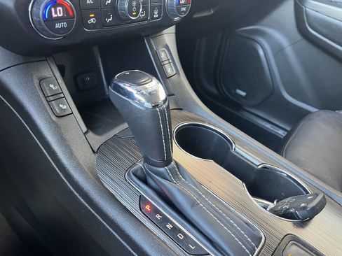 Used 2019 GMC Acadia SLT image 39