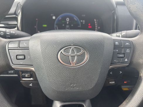 Used 2025 Toyota Camry LE image 25