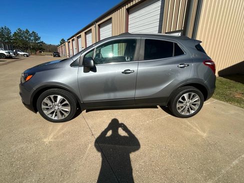Used 2020 Buick Encore Preferred image 2