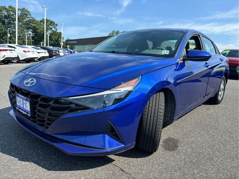 Used 2022 Hyundai Elantra SE w/ Preferred Accessory Package FWD image 5