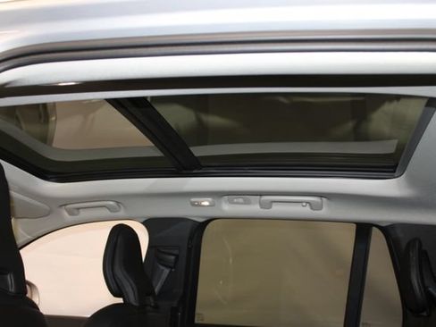 Used 2024 Volvo XC90 B5 Core w/ Climate Package AWD/4WD image 9
