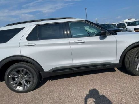 New 2026 Ford Explorer Active w/ Active Comfort Package AWD/4WD image 9