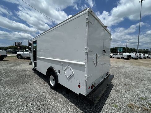 Used 2016 Ford E-350 and Econoline 350 Super Duty w/ A/C Prep Package RWD image 7
