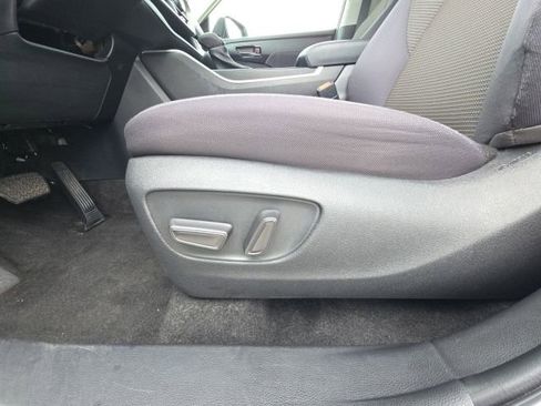 Used 2023 Toyota Highlander LE FWD image 26