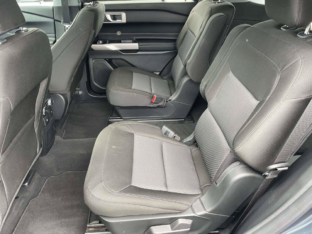 Certified 2022 Ford Explorer XLT RWD image 12