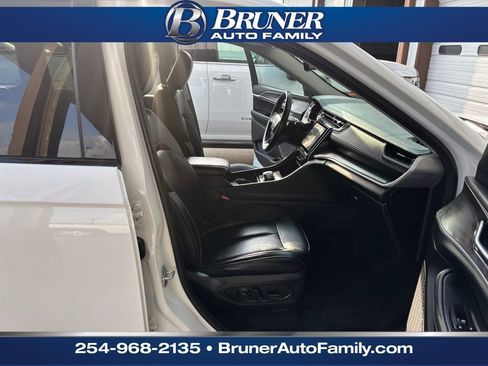 Used 2022 Jeep Grand Cherokee Limited image 16