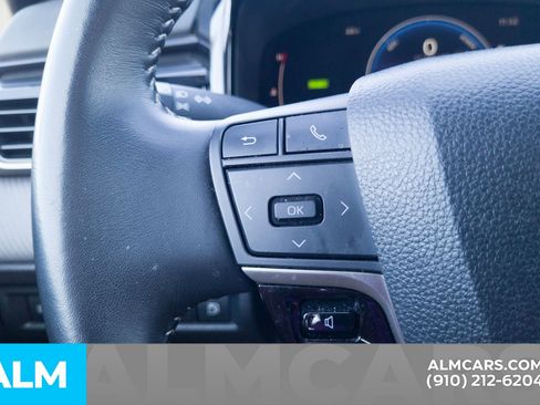 Used 2025 Toyota Camry SE image 30