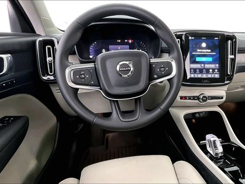 Used 2024 Volvo XC40 B5 Plus AWD/4WD image 6