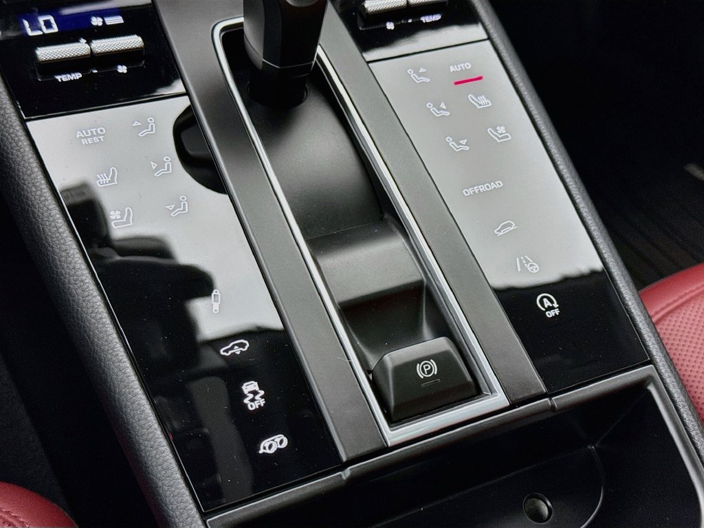 Certified 2026 Porsche Macan S AWD/4WD image 22