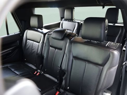 Used 2020 Ford Expedition XLT w/ Equipment Group 202A AWD/4WD image 21