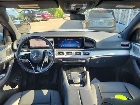 Used 2025 Mercedes-Benz GLS 450 4MATIC image 12