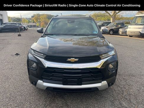 Used 2021 Chevrolet TrailBlazer LT w/ Convenience Package FWD image 2
