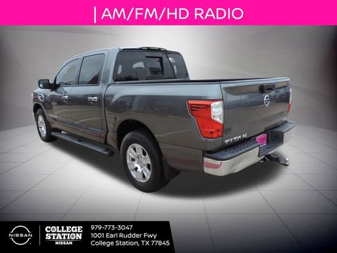 Used 2017 Nissan Titan SV image 6