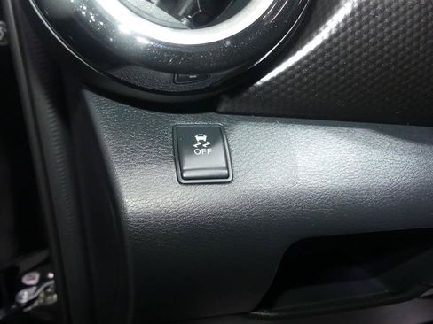 Used 2019 Nissan Kicks SV FWD image 29