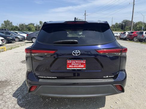 Used 2021 Toyota Highlander XLE AWD/4WD image 4