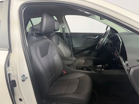 Used 2025 Kia Niro Wind FWD image 31