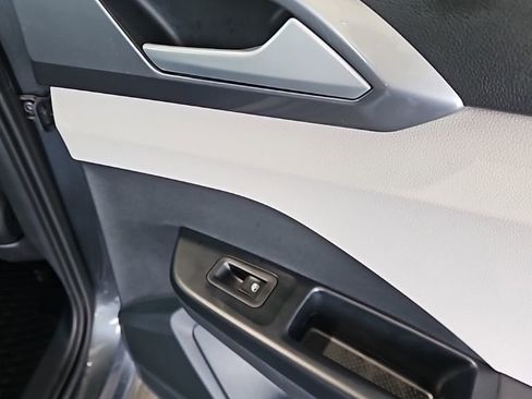 Used 2025 Volkswagen Taos SEL image 16