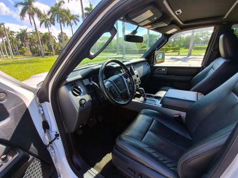 Used 2017 Ford Expedition Platinum RWD image 6