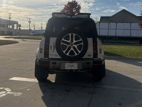 Used 2022 Land Rover Defender 90 X-Dynamic S image 7