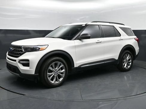 Used 2023 Ford Explorer XLT w/ Equipment Group 202A AWD/4WD image 1