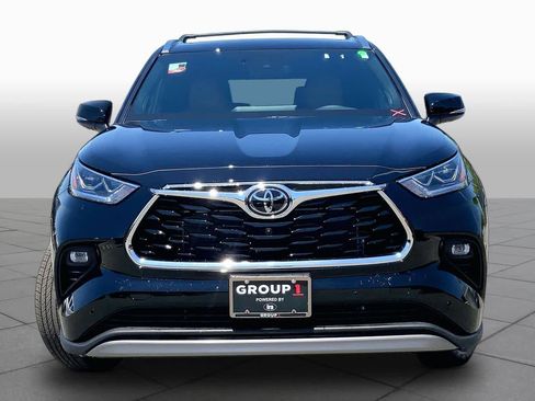 New 2026 Toyota Highlander Platinum AWD/4WD image 3