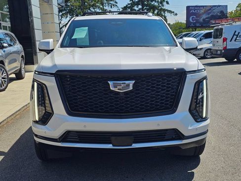 Used 2025 Cadillac Escalade ESV Sport Platinum w/ LPO, ONYX Package AWD/4WD image 8