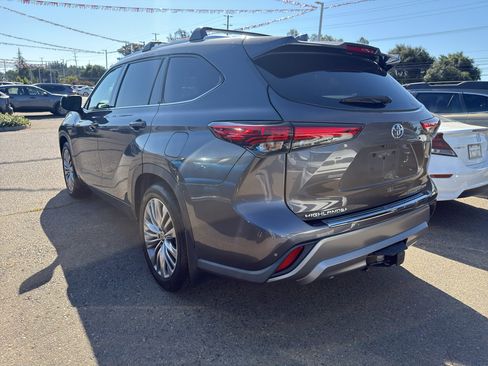 Used 2021 Toyota Highlander Platinum AWD/4WD image 8