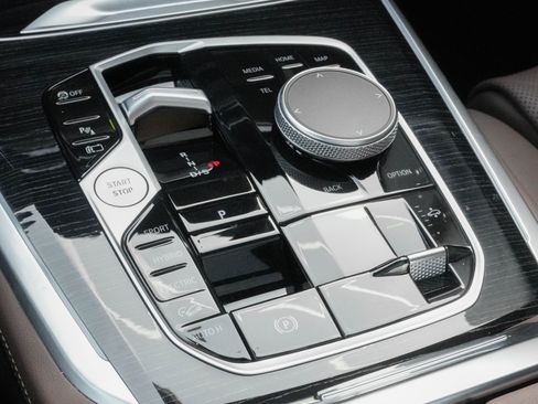 Used 2026 BMW X5 xDrive50e w/ M Sport Package image 27