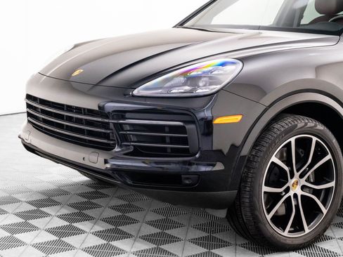Certified 2023 Porsche Cayenne Platinum Edition image 35