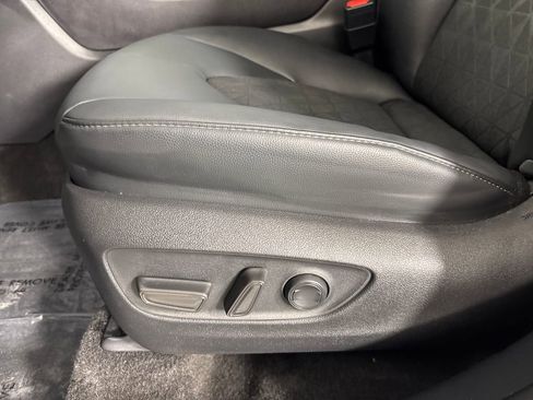 Certified 2024 Toyota Highlander XLE FWD image 9