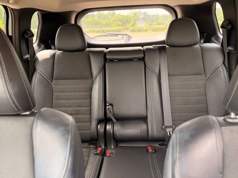 Used 2025 Mitsubishi Outlander SE FWD image 15