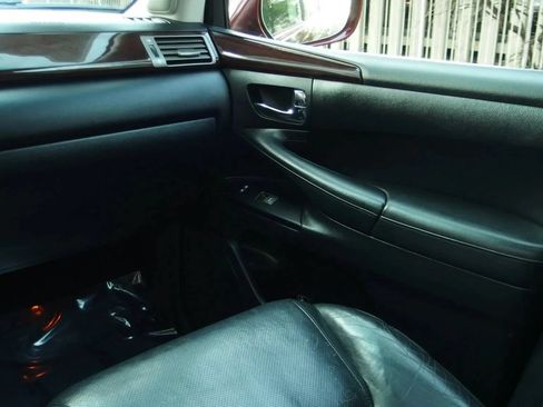 Used 2011 Lexus LX 570 4WD w/ Luxury Pkg image 46