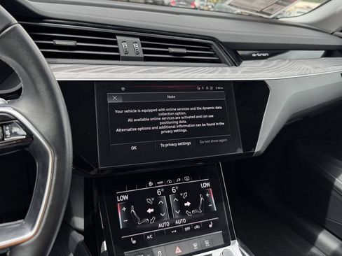 Used 2022 Audi e-tron Premium w/ Convenience Plus Package AWD/4WD image 20