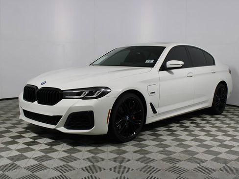 Used 2023 BMW 530e w/ M Sport Package image 25