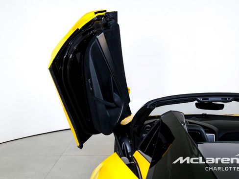 New 2026 McLaren 750S Spider RWD image 12