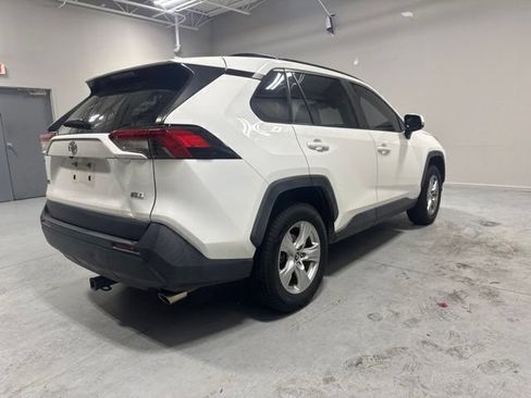 Used 2019 Toyota RAV4 XLE w/ Convenience Package FWD image 5