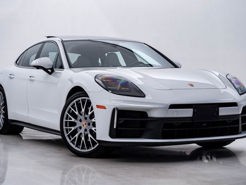 Certified 2025 Porsche Panamera 4 image 8