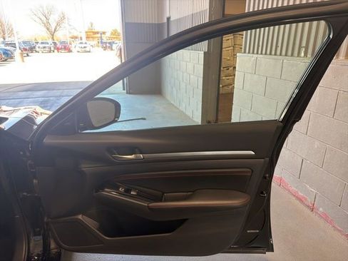 Used 2023 Nissan Altima 2.5 SR image 15