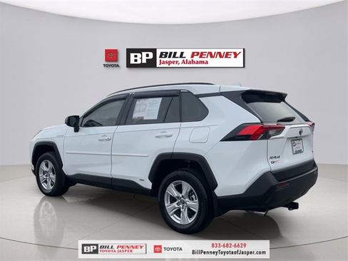 Used 2020 Toyota RAV4 LE image 3
