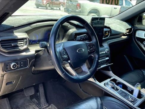 Used 2020 Ford Explorer Platinum w/ Premium Technology Package AWD/4WD image 12