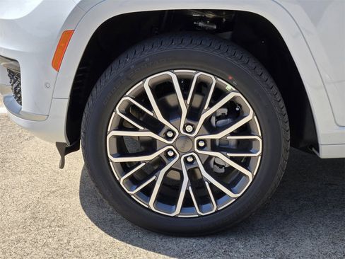 New 2025 Jeep Grand Cherokee L Summit image 10