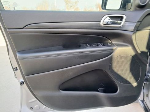 Used 2020 Jeep Grand Cherokee Laredo image 11