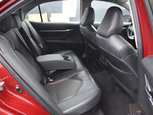 Used 2021 Toyota Camry XLE w/ Cold Weather Package image 11