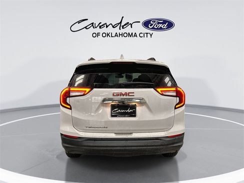 Used 2023 GMC Terrain SLE w/ Driver Convenience Package image 7